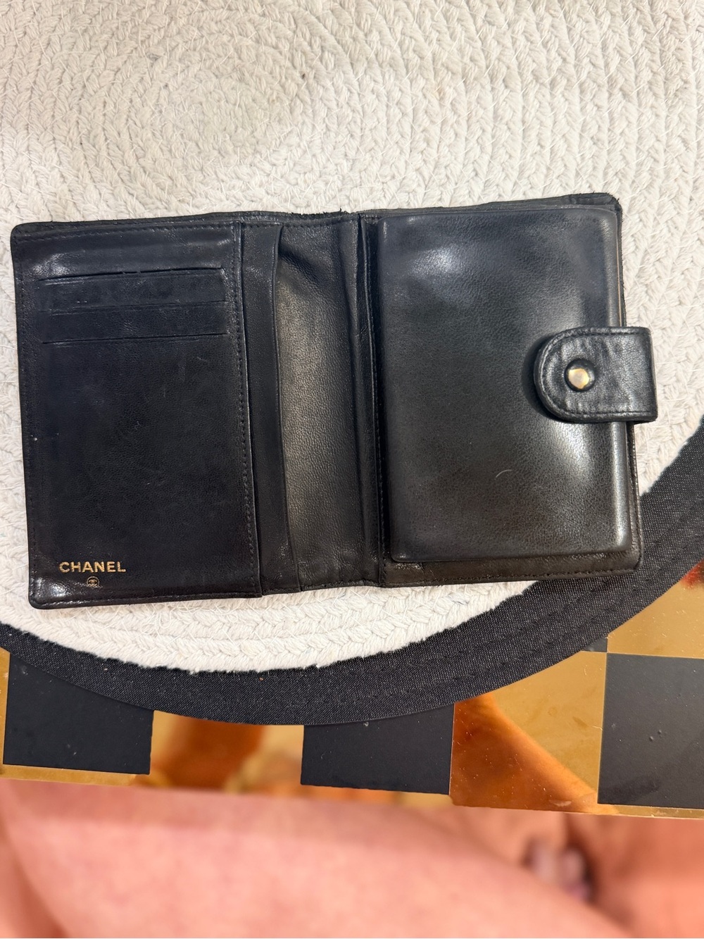 CHANEL Black Vintage Compact Wallet | Classic CC Logo - PreLOVED ❣️ - Picture 11 of 16